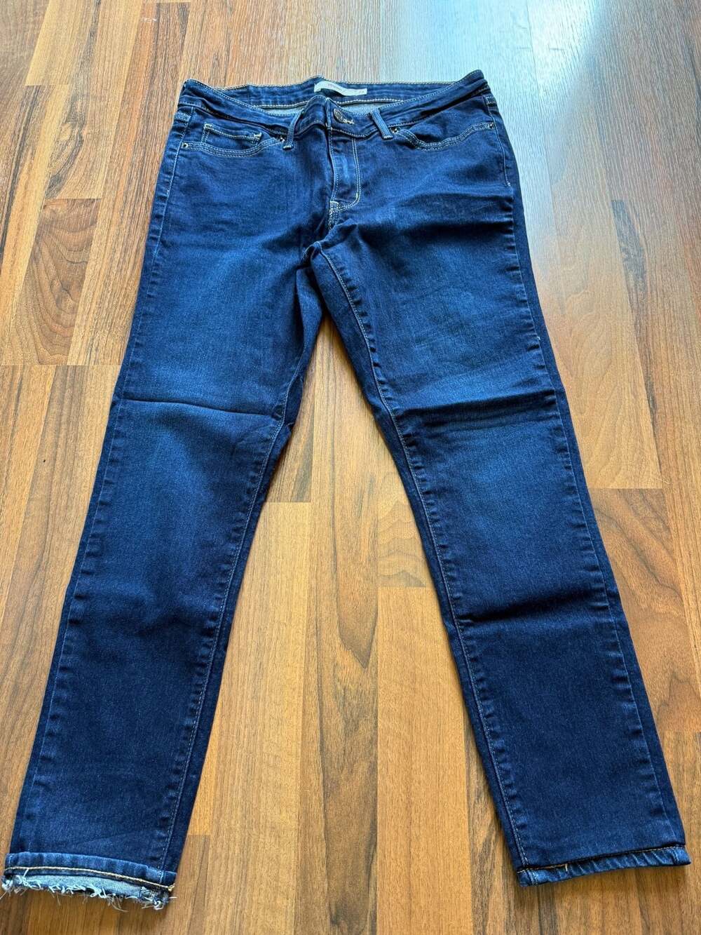 Levi's 711 Skinny Jeans in Dark Wash, Size 29